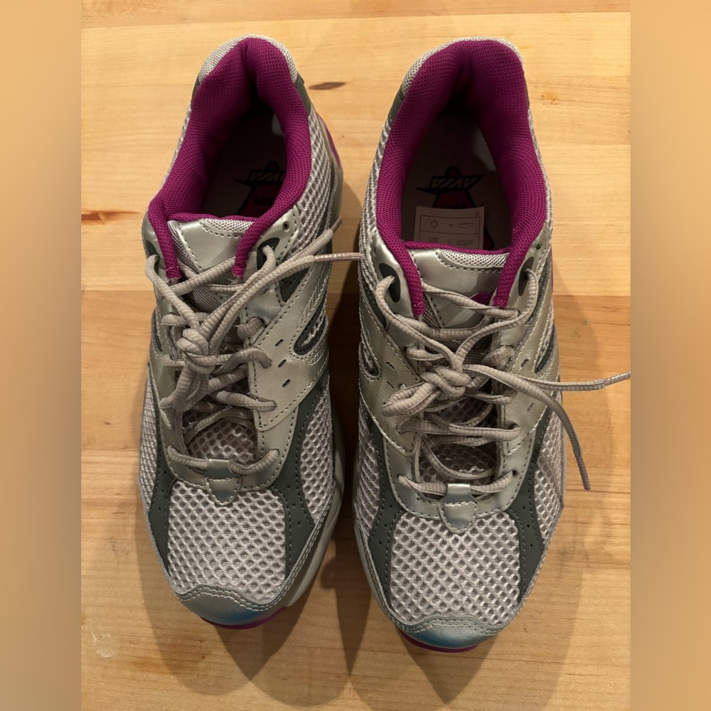 Avia walk women's toning sneaker size 8m.